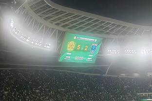意媒：穆里尼奥及其教练组共27红37黄，德罗西上任后罗马吃牌减少